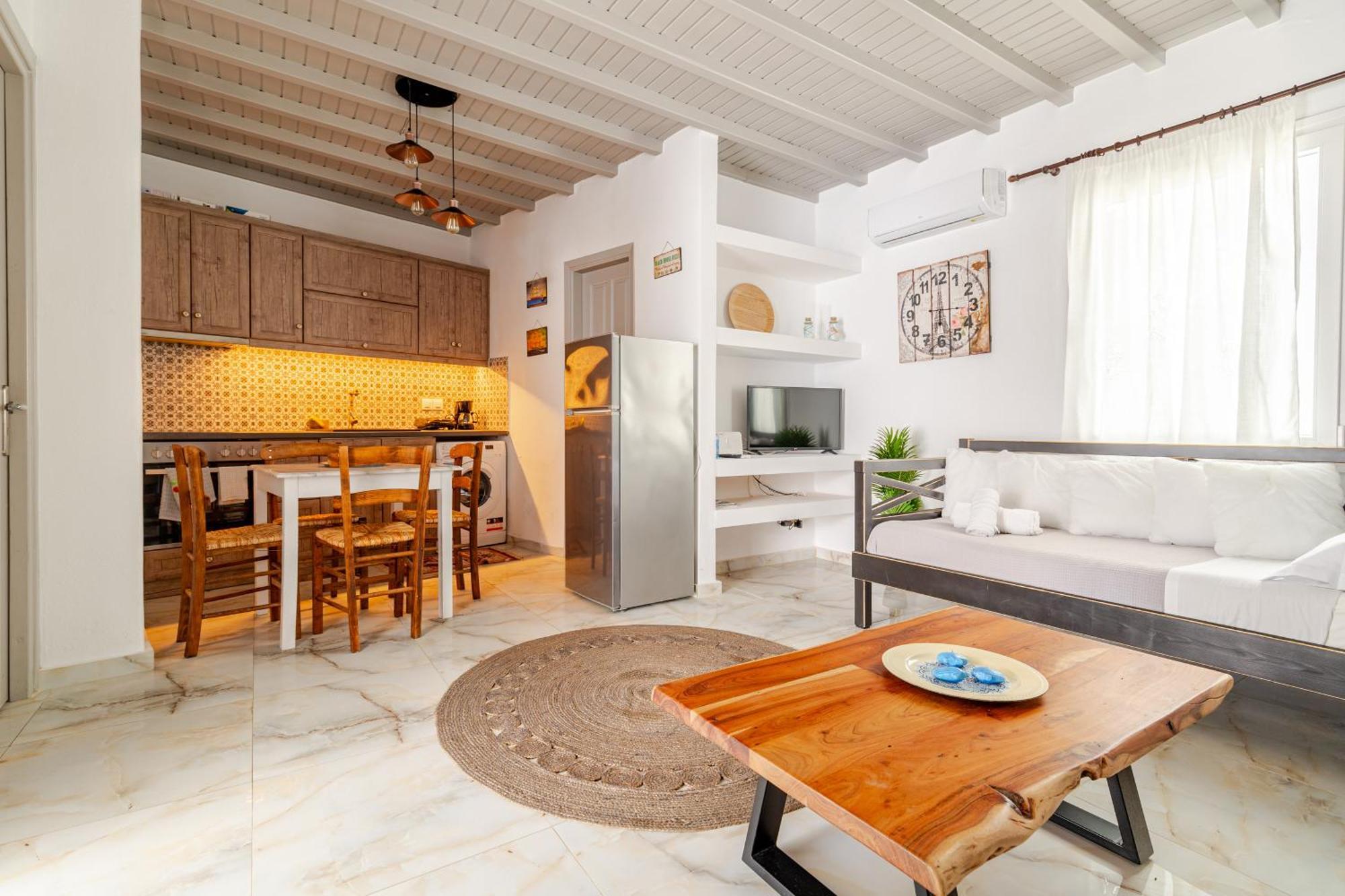 Elenitas Beach House In Ornos Exterior photo